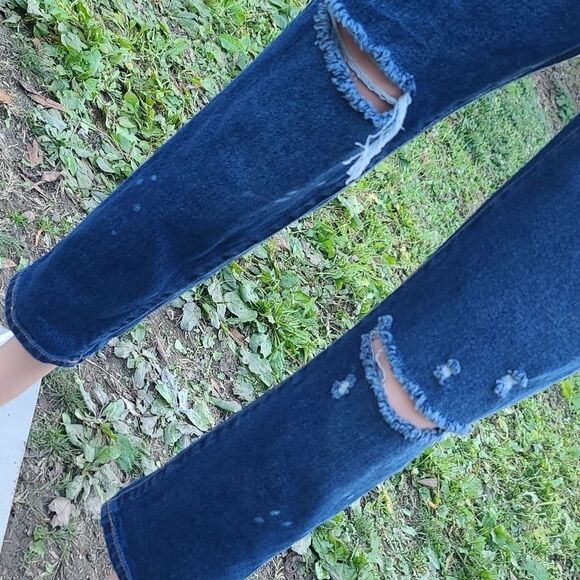 No boundaries high-rise girlfriend jeans - Picture 3 of 9